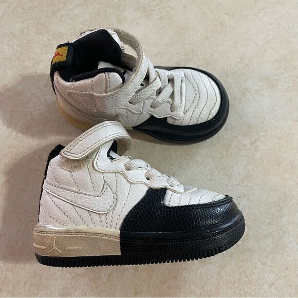 Toddler Boys Baby Nike Air Jordan shoes Taxi Fusion Black white retro size 4C - Picture 2 of 9